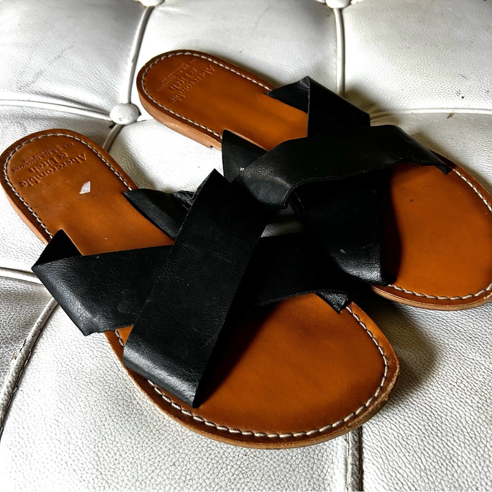 Abercrombie & Fitch Black Sandals sz 9 good condition